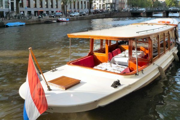 Dinner Cruise in a beautiful boat in Amsterdam