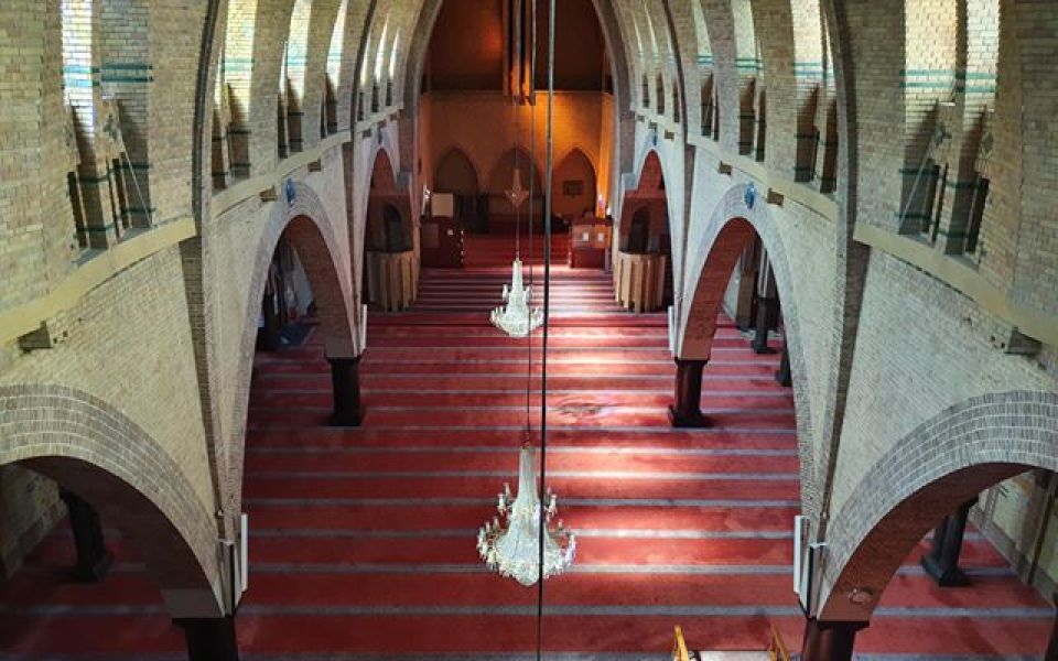 De Fatih Moskee van de binnenkant