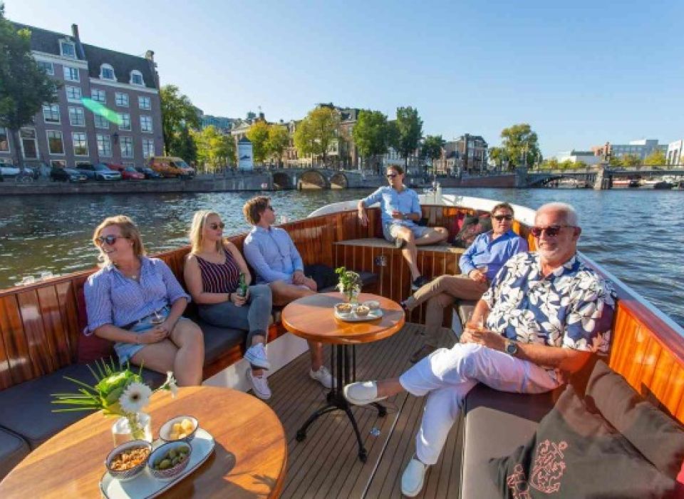 Canal cruise luxury sloop