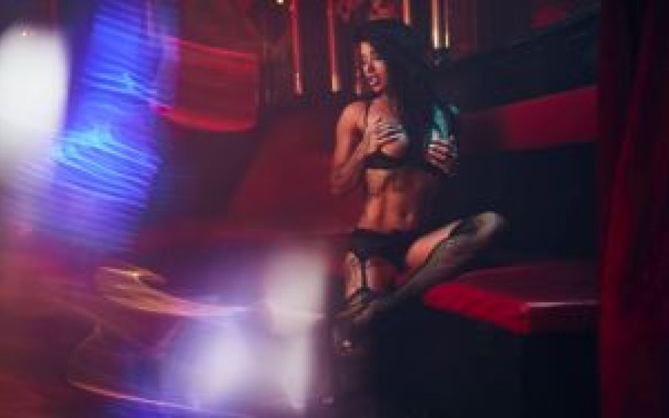 Dame in lingerie bij Bananenbar