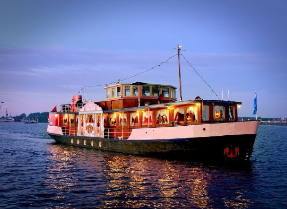 Authentic Amsterdam party ship